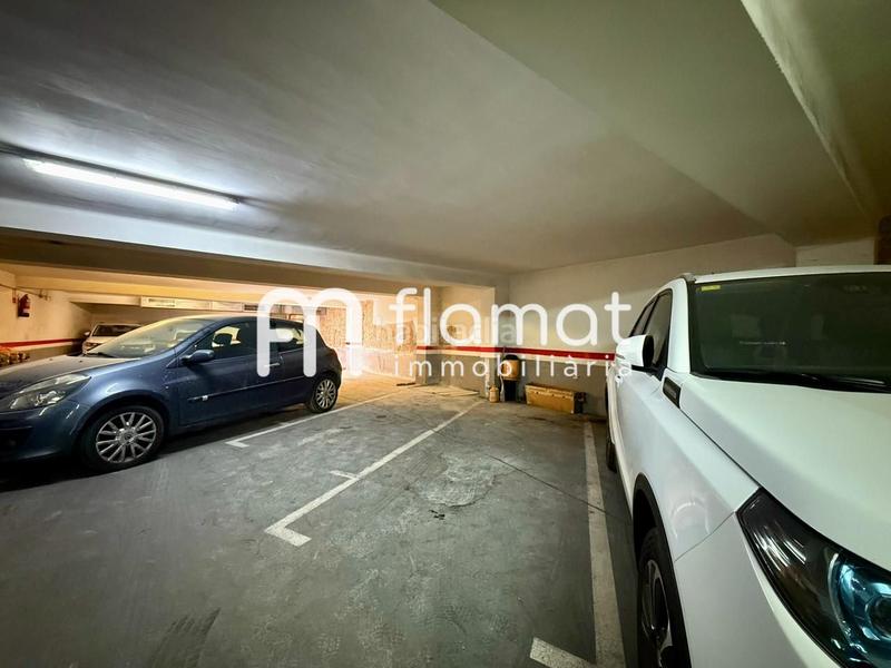 Foto 339bdaec-e364-4651-a227-9c5248847992. Parking voiture dans Vila de Gràcia Barcelona