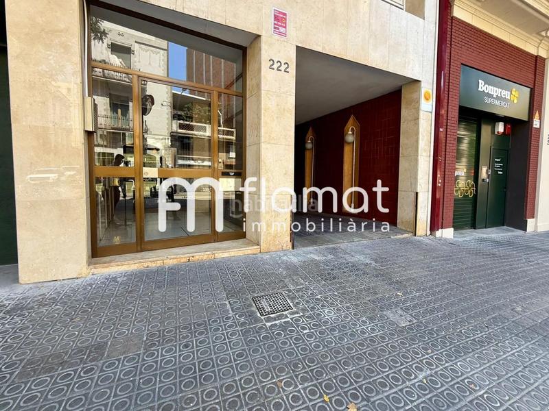 Foto cdcaff01-bc23-406b-8d72-918c83fdd536. Parking voiture dans Vila de Gràcia Barcelona