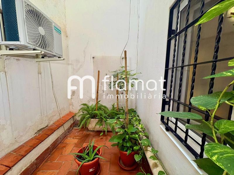 Foto e0fad122-5c81-43c9-a9af-f02dfe943a70. Dúplex piso y local en calle cabanes en El Poble Sec - Parc de Montjuïc Barcelona