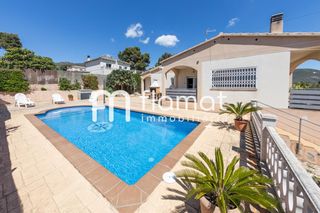 Casa  . españa. Preciosa casa con piscina, garaje jardín en el montmell