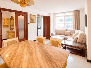 Appartement à La Florida. Piso en venta en calle de castellvell en hospitalet de llobregat