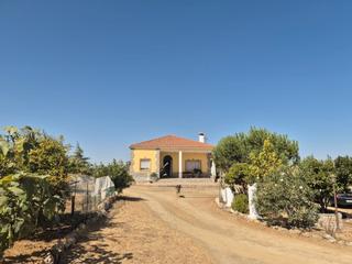 Chalet en Orellana la Vieja