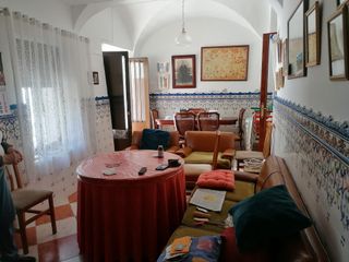 Maison en Avenida de la constitucin 5. Casa con 7 habitaciones amueblada
