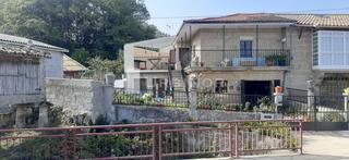 Masia a Merca (A). A 5 km. de allariz, casa toda de piedra, jardin y patio.