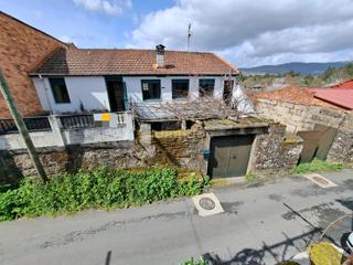 Masia a Carballiño (O). Casa a 5 km. de carballiño, para entrar a vivir con terreno.