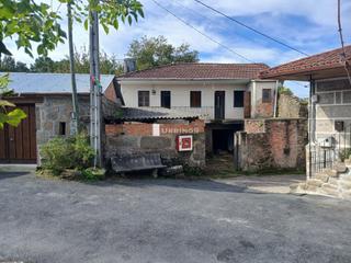 Masia a Toén. Ayto. toen independiente, a reformar, con finca. zona moreiras.