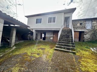 Casa en Celanova. Casa indepdendiente, finca de 1.500 m2. celanova.
