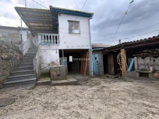Masia a Amoeiro. Casa semireformada con terreno. parada de amoeiro.