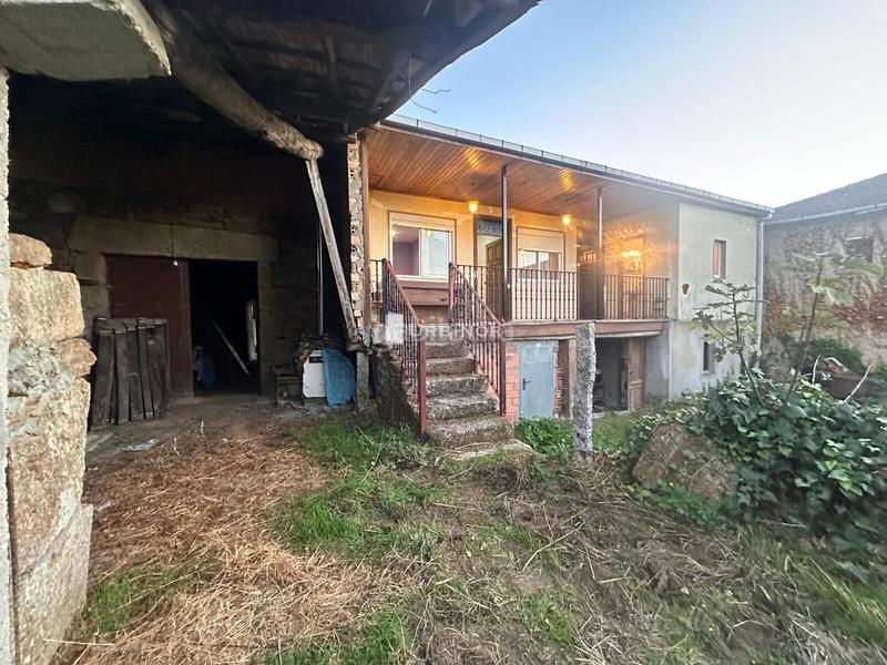 Foto 77d3b13f-e31e-4d59-84e1-0a2ec2d807c3. House with parking in Castrelo de Miño