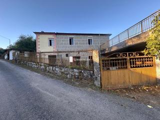 Maison à Amoeiro. Casa independiente con finca de 1.766 m y espectacular terrazami