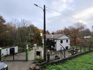 Haus in Verea. Casa rodeada de bosque a 3 km de celanova  privacidad total y ex