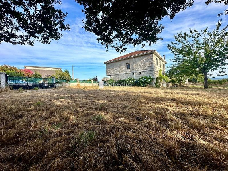 Foto 6d09779d-ff2a-44ea-aebc-1cc853d05996. Casa amb aparcament a Xunqueira de Ambía