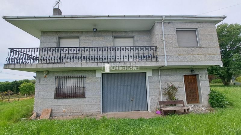 Foto d90bbea2-eece-43ab-86b6-8904b207fd90. Casa amb aparcament a Xunqueira de Ambía