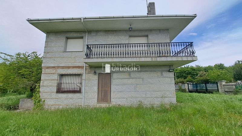 Foto e75623ec-e9b3-443b-86ad-01b20c187200. Casa amb aparcament a Xunqueira de Ambía