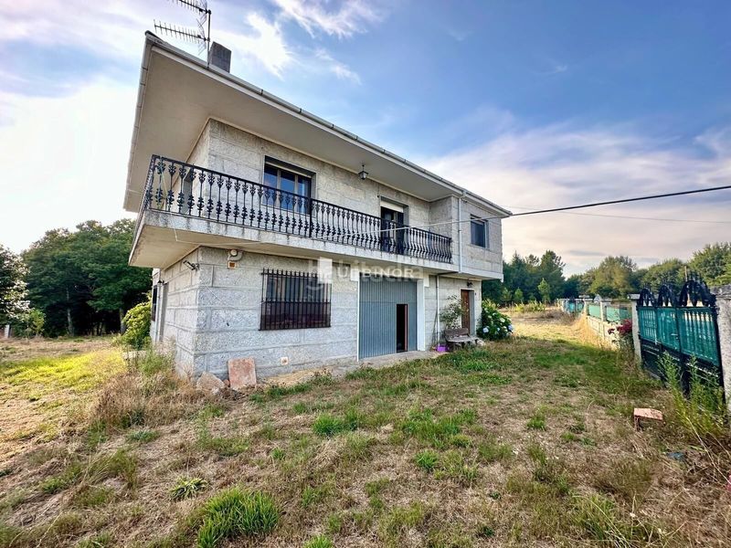 Foto ecda2cd4-2d8b-45a2-b296-0f1111b6c63e. Casa amb aparcament a Xunqueira de Ambía