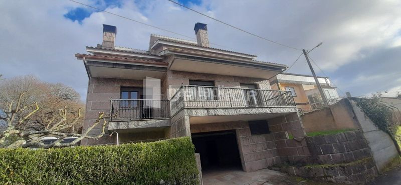 Foto 0524ba92-3a06-4f08-b987-2b9d2abd952a. Xalet a Carballiño (O)