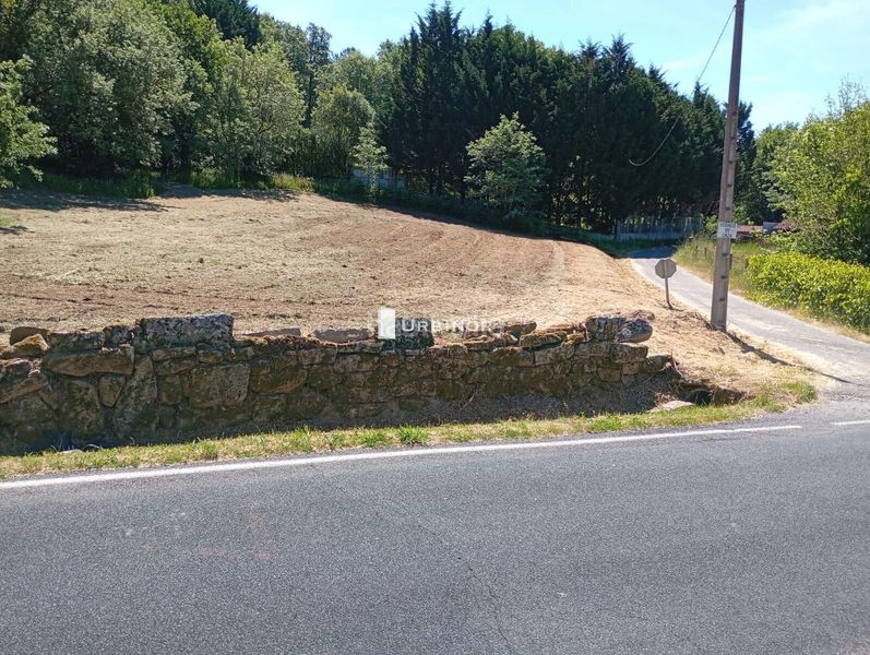 Foto cbbf01a4-5cc6-4b75-b587-b3c9a0067690. Terreny residencial a Pereiro de Aguiar (O)