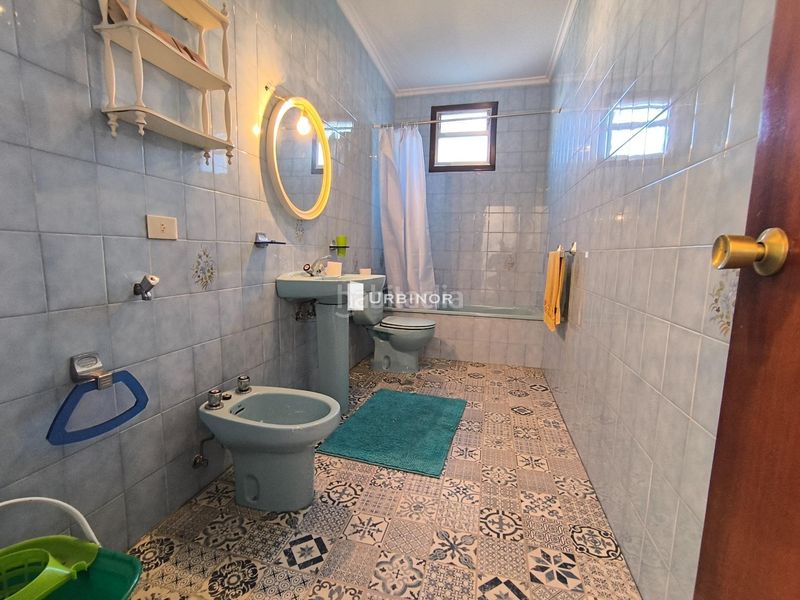 Foto 31a39b37-fc82-4757-b763-25f50cd249f8. Casa amb aparcament a Arnoia (A)