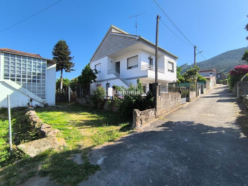 Foto 66934e70-7ca4-4516-b4ce-9bde50cd66a6. Casa amb aparcament a Arnoia (A)