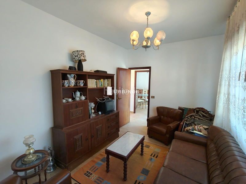 Foto c24e5211-ca73-46c4-bd1d-50686bce8e04. Casa amb aparcament a Arnoia (A)
