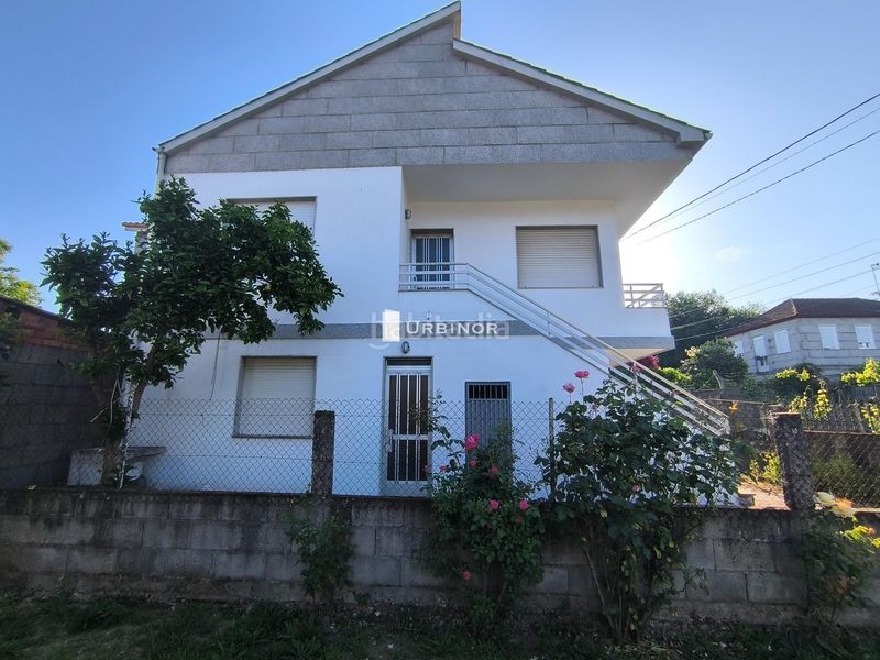 Foto ec183905-013c-4d7a-b3ec-bb7f7a83b938. Casa amb aparcament a Arnoia (A)