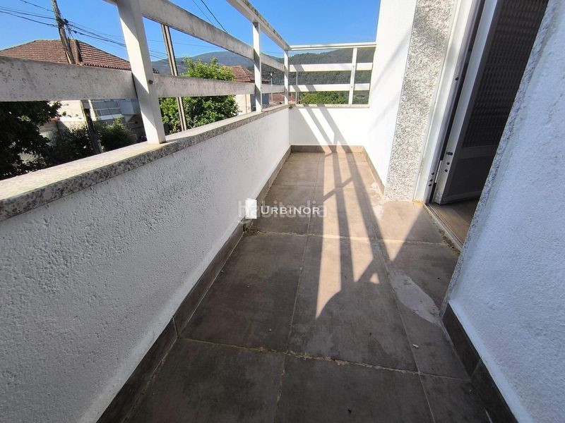 Foto f2874b07-5436-48c1-bdaf-02446f422d51. Casa amb aparcament a Arnoia (A)