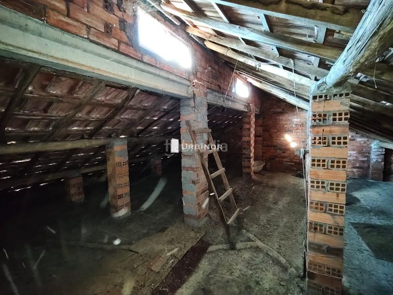 Foto f43a5d75-e166-4398-8abf-beb4f6f9275d. Casa amb aparcament a Arnoia (A)