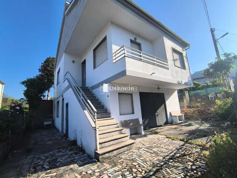 Foto f4e9ba41-4cc7-4a3d-b05a-90dd8925d921. Casa amb aparcament a Arnoia (A)