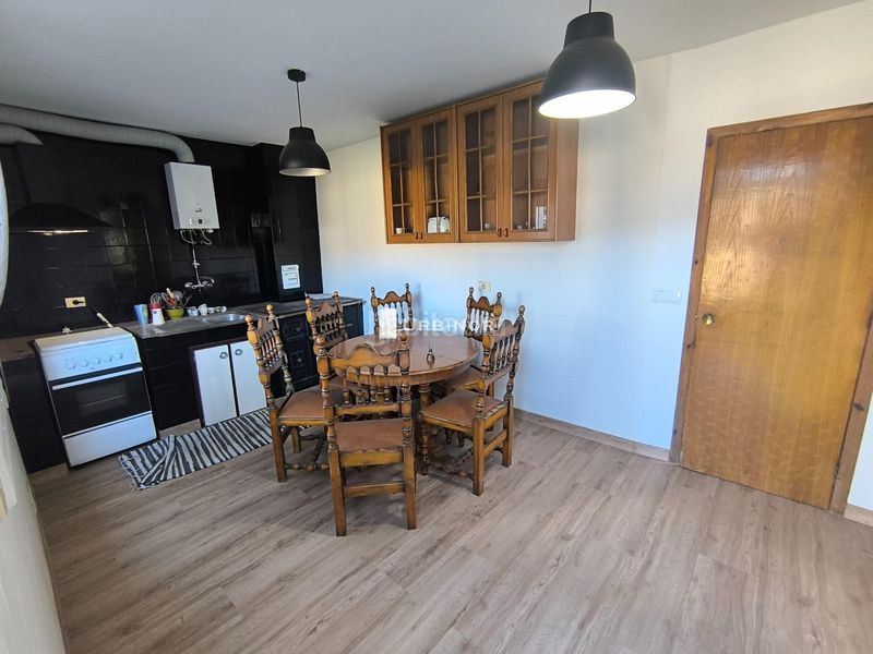 Foto f4eb507d-ae4e-45ae-8b44-1b0922b67b1e. Casa amb aparcament a Arnoia (A)