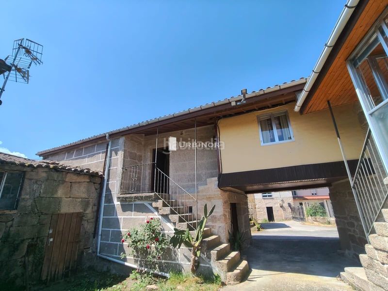 Foto b45cc92d-90c2-4a5b-9172-a5a50f0ad67c. Casa amb aparcament a Allariz