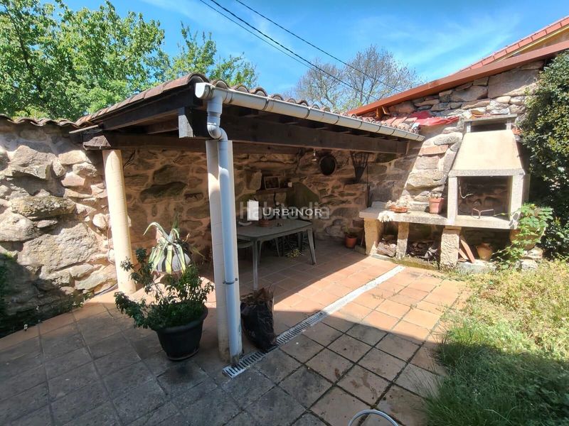 Foto d359bb35-f12a-4ad1-833e-c371de81b760. Casa amb aparcament a Allariz