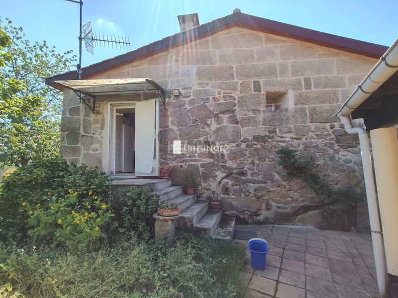 Foto e093f908-48bd-4f06-a2ad-ecf9dd309145. Casa amb aparcament a Allariz