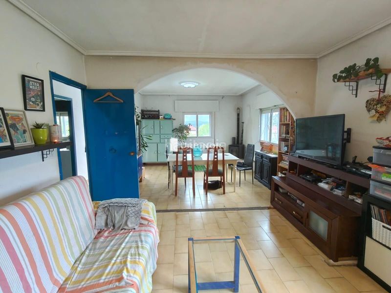 Foto 5134f638-b0db-4840-818f-86f0cc8e7cb6. Casa amb aparcament a Leiro