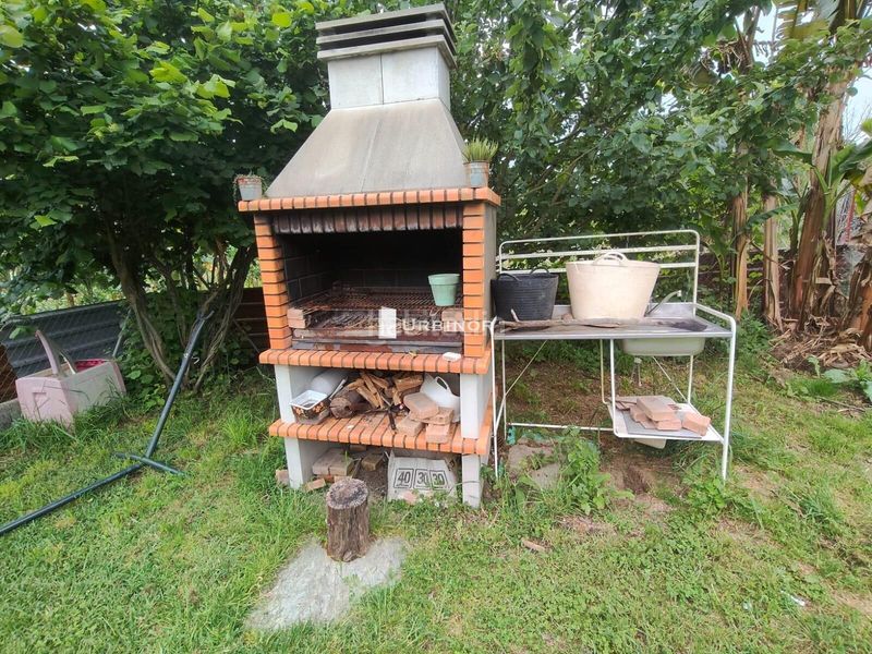 Foto b98b4668-c94a-4126-b05f-51420576e635. Casa amb aparcament a Leiro