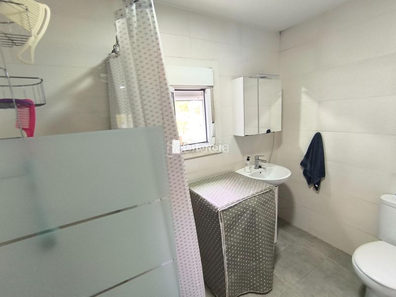 Foto bcd92f64-d64e-4168-b08a-5004a83b5cb9. Casa amb aparcament a Leiro