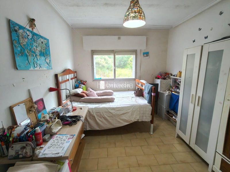 Foto d5cbcd6e-c2d8-40db-b9b3-6ab6047dba43. Casa amb aparcament a Leiro