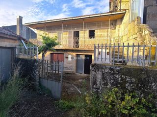 Casa in Paderne de Allariz. Casa de piedra con finca. poligono s. cibrao. paderne de allariz