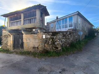 House in Taboadela. Casa rustica de piedra con gran potencial en taboadela.