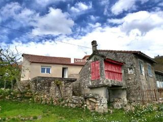 Maison à Nogueira de Ramuín. Casa rústica, parcialmente reformada, zona armariz. ribeira sacr