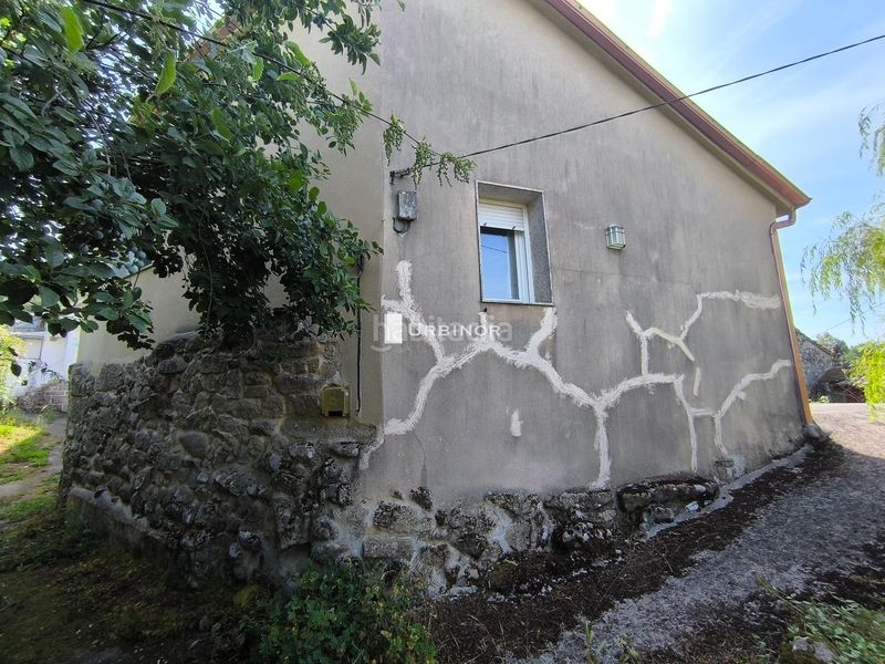 Foto f89fd1b8-2e9a-4855-a9e3-df68522aed17. Casa amb aparcament a Nogueira de Ramuín