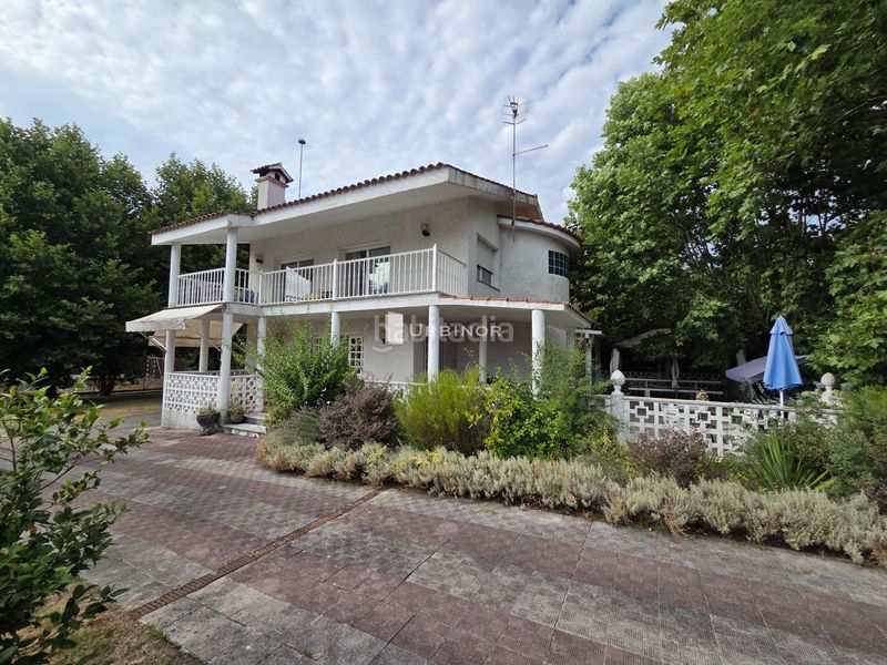 Foto a692a939-6775-456c-bc14-5d4457794696. Casa amb calefacció aparcament piscina a Pereiro de Aguiar (O)