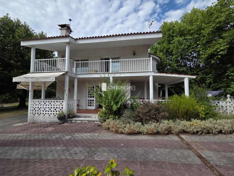 Foto e5260d90-c152-4394-9354-d6df2db15ed7. Casa amb calefacció aparcament piscina a Pereiro de Aguiar (O)