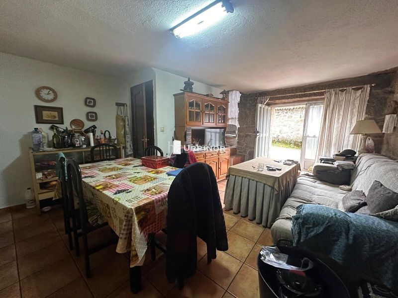 Foto 3c71bdf3-d879-41d3-8b06-a88315eeede5. Casa amb calefacció a Rairiz de Veiga