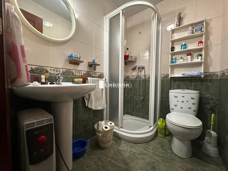 Foto d1be0bbf-74d1-48b0-9357-c1a8ca45872c. Casa amb calefacció a Rairiz de Veiga