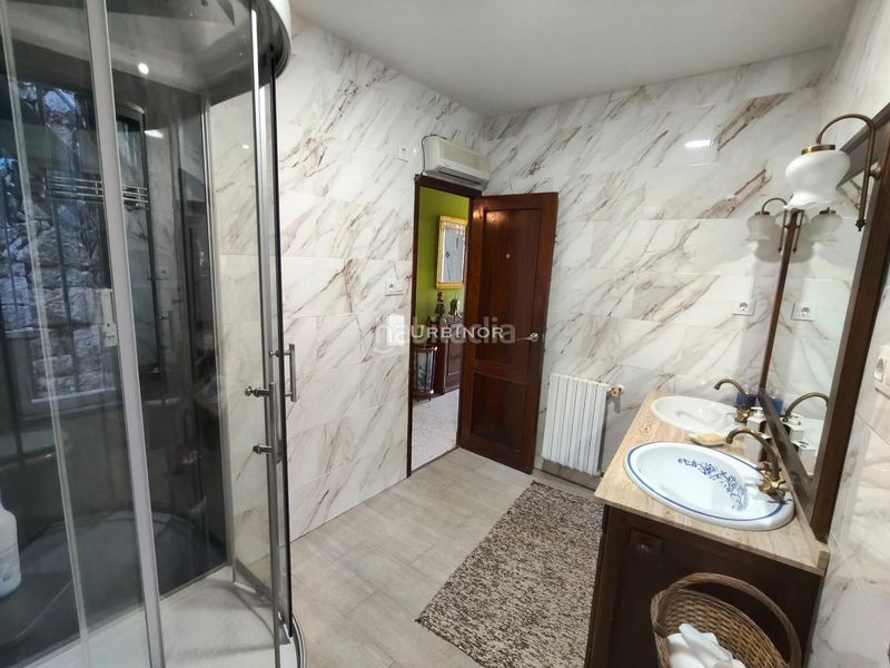 Foto 4031d7e8-4e0b-47af-a3c4-5d4bcb5ce9c3. Casa amb calefacció a Ventiun Ourense