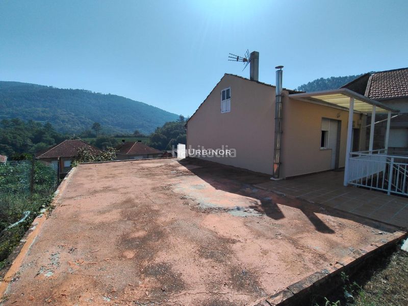 Foto 1da43dfe-1168-4e5c-9846-0f4de5ec9433. Casa amb calefacció aparcament a Arnoia (A)