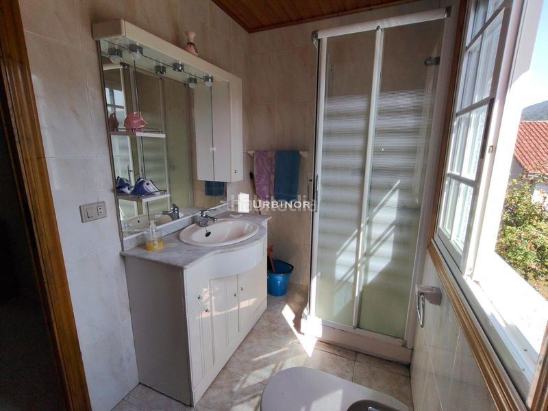 Foto c58f0033-cb73-44fb-bca9-d24af465afc5. Casa amb calefacció aparcament a Arnoia (A)