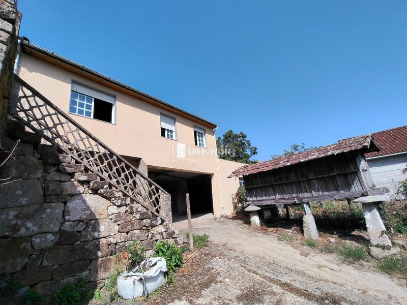 Foto cd065664-4167-4572-89c4-0c0092aff8b4. Casa amb calefacció aparcament a Arnoia (A)