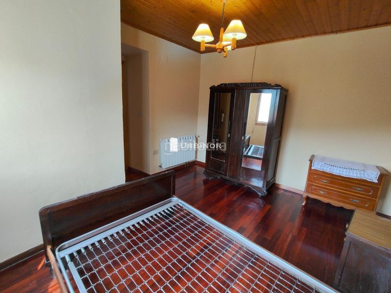 Foto d4e6ce43-1199-43e2-97f7-be2006ba02a7. Casa amb calefacció aparcament a Arnoia (A)