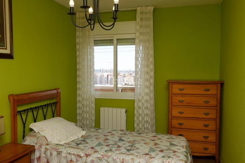 Foto 04a2197d-a4a6-4844-8859-07460f7261e7. Alquiler ático gran ático en alquiler en San José alto. terraza solarium de 90 m². en Zaragoza